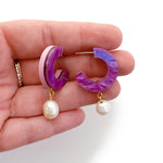 Load image into Gallery viewer, DUO-TONE PEARL HOOPS | GRAPE
